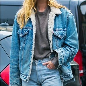 BLOGGERS FAVORITE LEVIS SHERPA LINED JEAN JACKET